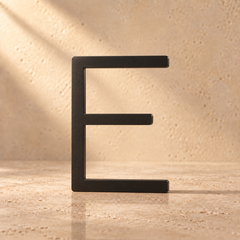 Massief messing huisnummer of huisletter – mat zwart