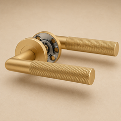 Forma Signature No. 01 – Messing deurklink op rond rozet