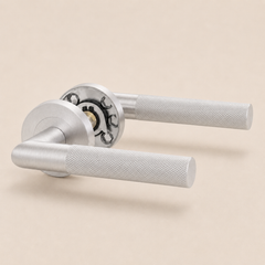 Forma Signature No. 01 – Messing deurklink op rond rozet