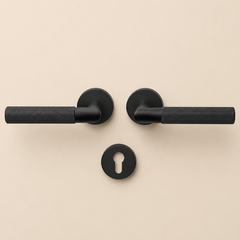 Forma Signature No. 01 – Messing deurklink op rond rozet
