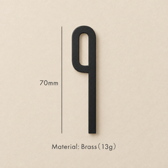 Messing huisnummer of letter 7 cm - zwart