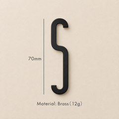 Messing huisnummer of letter 7 cm - zwart