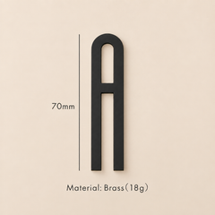 Messing huisnummer of letter 7 cm - zwart
