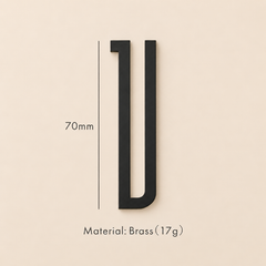 Messing huisnummer of letter 7 cm - zwart
