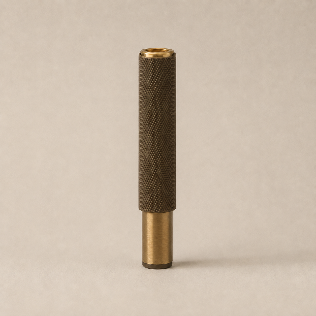 Luxe Verstelbare Meubelpoten – Antiek Messing met Gekarteld Detail