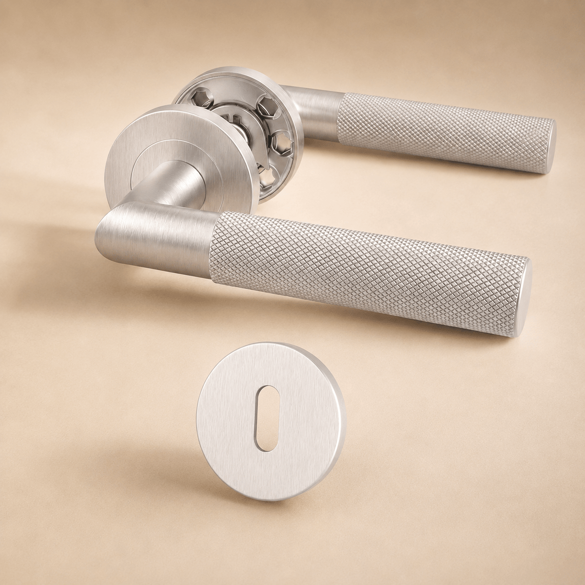 Forma Signature No. 01 – Messing deurklink op rond rozet - Forma Luxury Interior