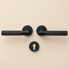 Forma Signature No. 01 – Messing deurklink op rond rozet - Forma Luxury Interior