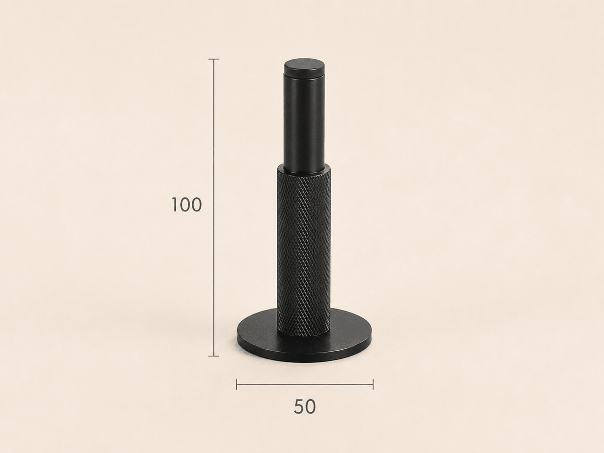 Forma Signature No. 02 – Gekartelde Messing wanddeurstopper - Forma Luxury Interior