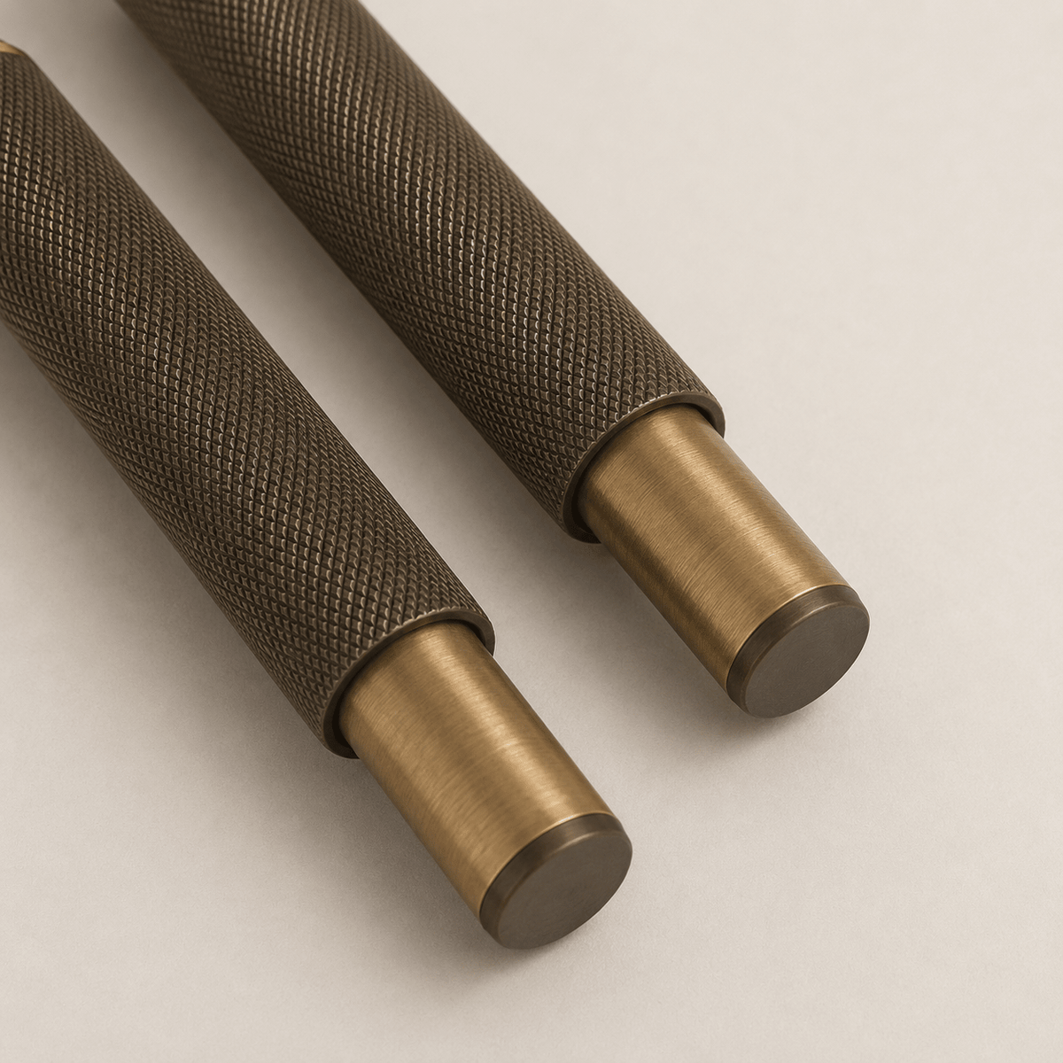 Forma Signature No. 03 – Verstelbare Meubelpoten in Antiek Messing | Set van 2 - Forma Luxury Interior