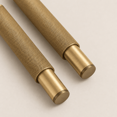 Forma Signature No. 03 – verstelbare meubelpoten in antiek messing | Set van 2 - Forma Luxury Interior