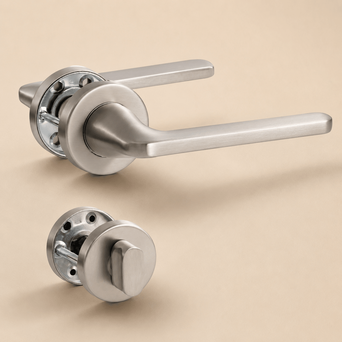 L-vormige Deurklink op Rond Rozet - Forma Luxury Interior