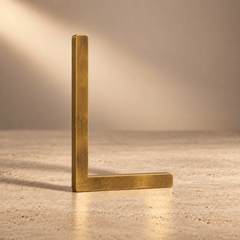 Massief messing huisnummer of huisletter in antiek messing – 10 tot 30 cm - Forma Luxury Interior
