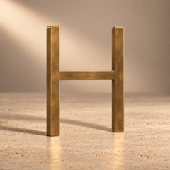 Massief messing huisnummer of huisletter in antiek messing – 10 tot 30 cm - Forma Luxury Interior