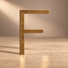Massief messing huisnummer of huisletter in antiek messing – 10 tot 30 cm - Forma Luxury Interior