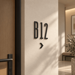 Messing huisnummer of letter 7 cm - zwart - Forma Luxury Interior