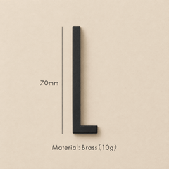 Messing huisnummer of letter 7 cm - zwart - Forma Luxury Interior
