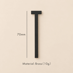 Messing huisnummer of letter 7 cm - zwart - Forma Luxury Interior
