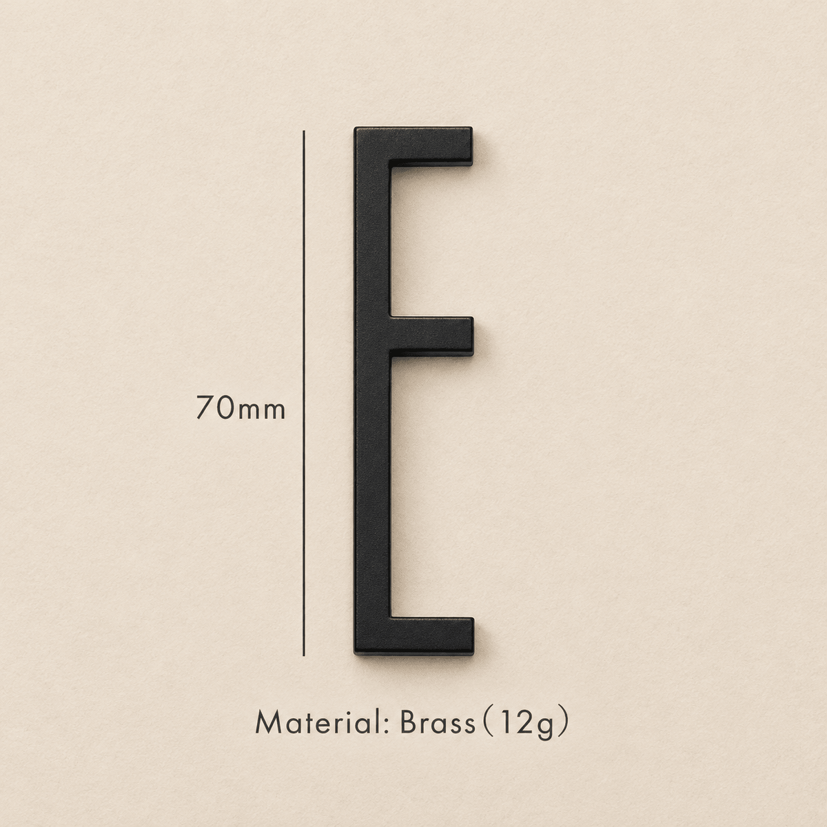 Messing huisnummer of letter 7 cm - zwart - Forma Luxury Interior