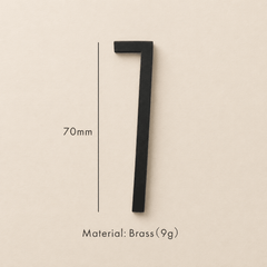 Messing huisnummer of letter 7 cm - zwart - Forma Luxury Interior