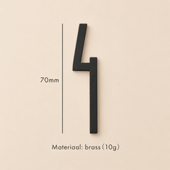 Messing huisnummer of letter 7 cm - zwart - Forma Luxury Interior