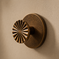 Zelfklevende ronde wandhaken in antiek messing