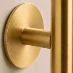 T-vormige handdoekhaak op rond rozet - Forma Luxury Interior